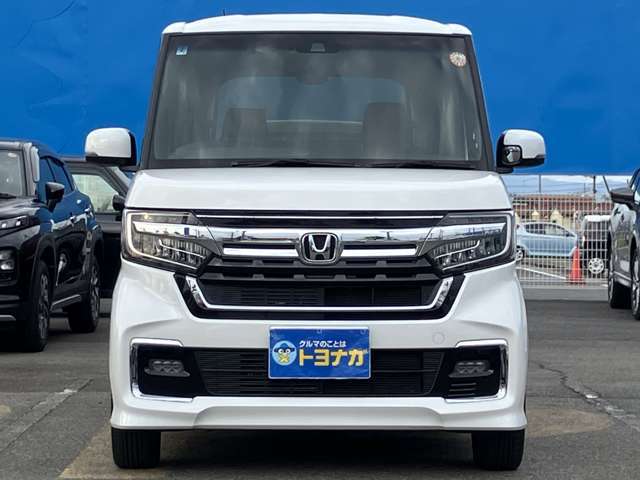 雹による凹みが少しありますが、その分価格がお買い求めやすくなっております。状態は担当営業までお申しつけ下さい。