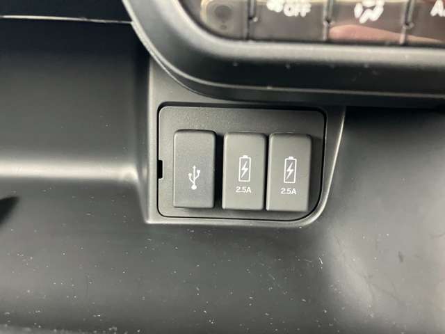 当店のお車はすべて点検をしてからのご納車となります。納車後の保証も付けさせて頂いておりますので安心して乗って頂けます。