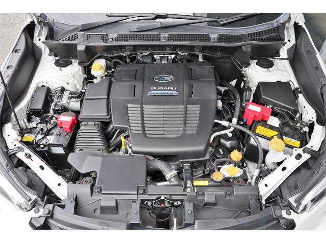 SUBARUの水平対向エンジン、回転バランスに優れているほかエンジン全高が低く、軽量・コンパクトな特性により、車体の低重心化にも貢献します。