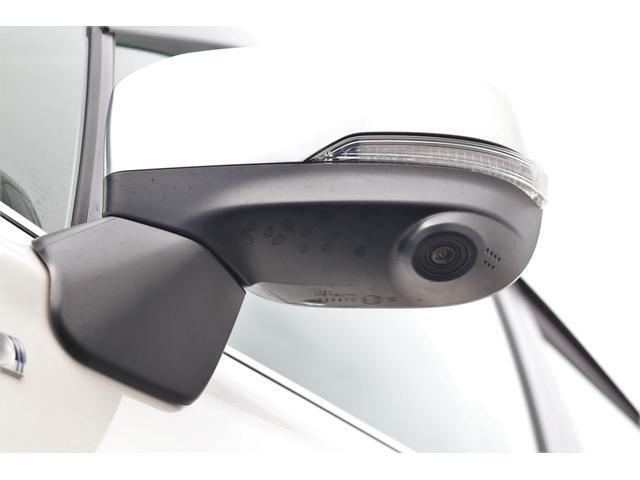 左サイド用のカメラが助手席ミラーの下についてます。