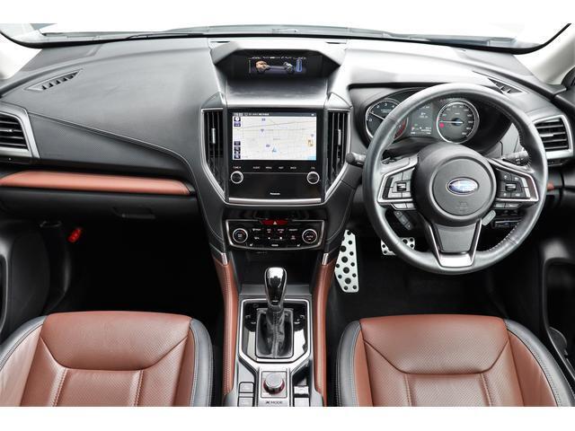 少ない視線移動で確認できるディスプレイ類、直感的で操作性のいいスイッチ類、とても視認性の良いインパネ廻り。