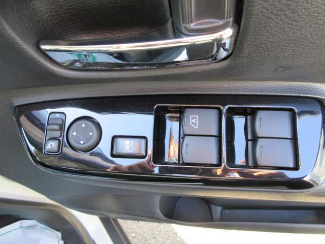 全席パワーウィンドウ