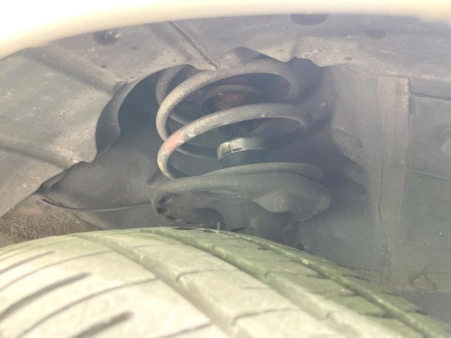 お車を安心してお乗りいただく為には、足回りの定期点検が欠かせません。サービスサポート（有償保証）では無料点検もご提供しており、安心のカーライフをお過ごしいただけるサポート体制が整っています。