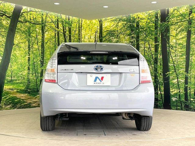 安心の最長10年・走行無制限保証（有償）をご用意。保証内容も充実はもちろん、無料点検＆オイル交換や、年中無休の全国・24時間ロードサービスも付帯されておりますのでご安心下さい。