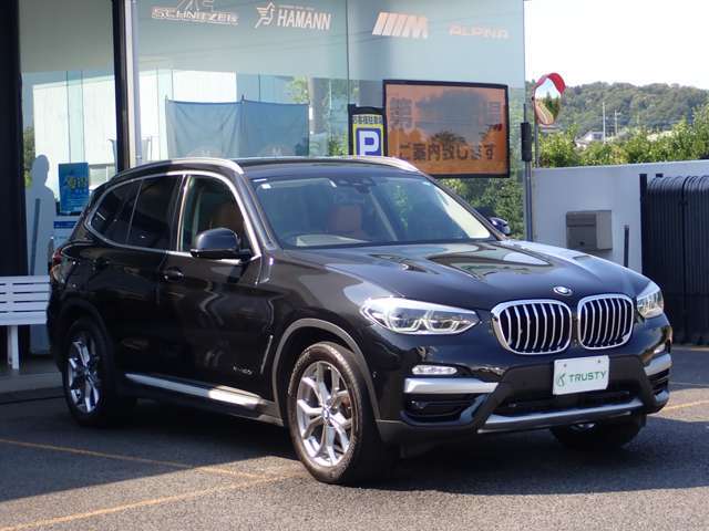 BMW在庫保有台数常時100台以上！ご来店の際はBMW本店（厚木市下荻野140-1）にご来店ください！弊社自慢の全天候型ショールーム！BMW在庫保有台数常時100台以上ございます！