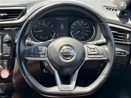 【ステアリング】軽い力で扱いやすいハンドルです。目立つ傷やスレなどなく綺麗な状態です！除菌プランいれていただくとさらに快適に！清潔なお車はお子様にも安心ですね！