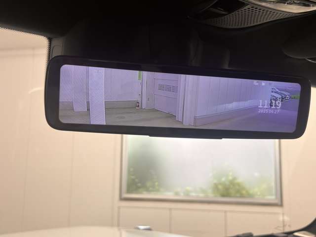 すべての車両を2年間の走行距離無制限保証（メーカー保証）を付帯して販売致しますので、ご納車の後も安心が続きます。全国のメルセデス・ベンツ工場でどこでも保証修理OKです！