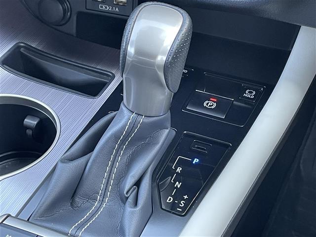 ご成約頂いたお車は全車保証付で納車後も安心！有料オプションで長期保証をお選びいただくことも可能です。