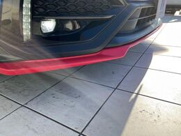 【STIエアロ】人気のSTIエアロを装備！クルマの外観がよりスタイリッシュになり、街中で存在感あふれる1台に♪将来買い替える時にもリセールに影響しやすく、価値ある人気の装備です！