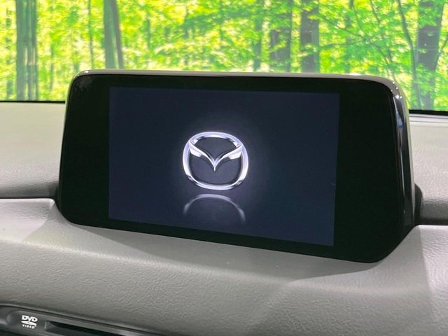 【マツダコネクトナビ】車内の雰囲気にマッチした一体型タイプのナビ。各種車輌設定やBluetooth再生等、様々な機能が楽しめます。直感的なダイヤル操作が可能で、使い勝手も良好です。
