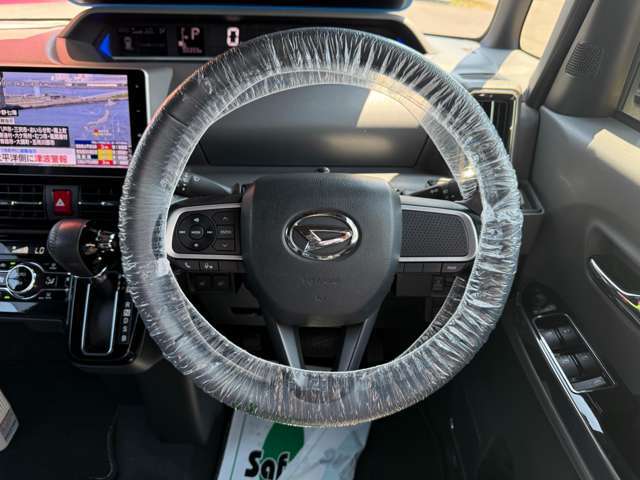 ハンドルも操作性良好です！車内もクリーニングしてのお引渡しになります。