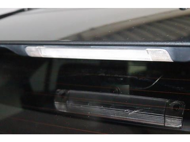 目線の高さに近いストップランプが、後続車にブレーキを踏んだことを知らせるので安全性もUPします。