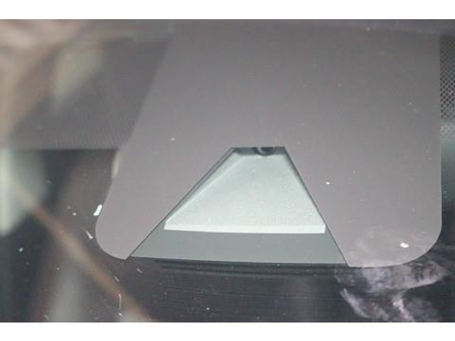 『衝突被害軽減システム』付き！　衝突回避や被害の軽減をサポートします。