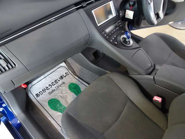 勿論、禁煙車でペット歴も無い車両ですから、遠方で臭いが気になると言うお客様にもお勧めの1台です♪
