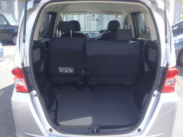 荷室も広々です！！