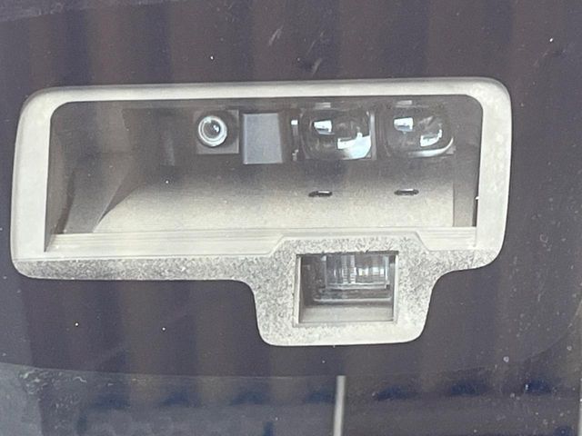 【スズキ　セーフティサポート】走行中に前方の車両等を認識し、衝突しそうな時は警報とブレーキで衝突回避と被害軽減をアシスト。より安全にドライブをお楽しみいただけます。