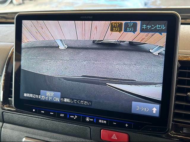 【カラーバックモニター】を装備しております。リアの映像がカラーで映し出されますので日々の駐車で安心安全です。