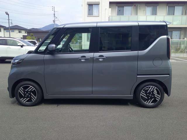 お車入庫時に洗車しておりますが、納車前には更にしっかりと清掃させていただきます。