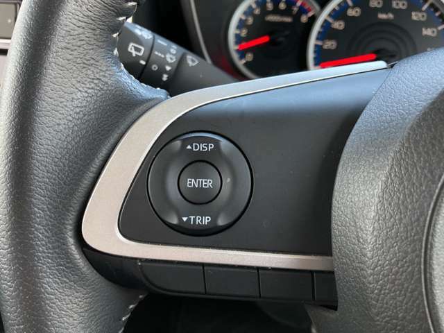 【運転席各種スイッチ】パワーウィンドウ、電動格納ミラー、電動スライドドア搭載車、安全装置搭載車などのスイッチの操作が可能。