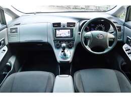 ブラックベースのシンプルで扱いやすい内装です☆