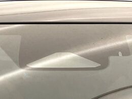 【プリクラッシュセーフティ】前方の車両等を検知し、衝突しそうな時は警報で注意を促し、ブレーキを踏む力をサポート。ブレーキを踏めなかった場合は衝突被害軽減ブレーキが作動、衝突回避をサポートします。