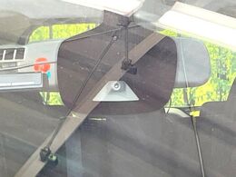 【インテリジェントエマージェンシーブレーキ】フロントカメラで前方の車両や歩行者を検知。衝突しそうな時は衝突被害軽減ブレーキが作動、衝突回避をサポート。より安全にドライブをお楽しみいただけます。