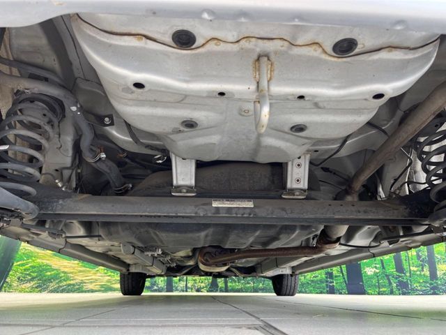 お車を安心してお乗りいただく為には、足回りの定期点検が欠かせません。サービスサポート（有償保証）では無料点検もご提供しており、安心のカーライフをお過ごしいただけるサポート体制が整っています。