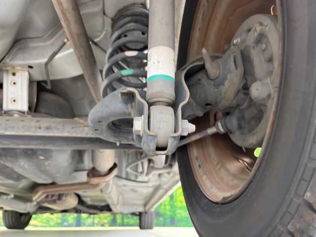 お車を安心してお乗りいただく為には、足回りの定期点検が欠かせません。サービスサポート（有償保証）では無料点検もご提供しており、安心のカーライフをお過ごしいただけるサポート体制が整っています。