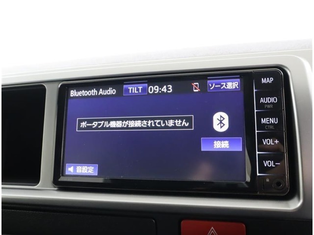 ＜Bluetooth＞スマートフォンなどの機器と車をBluetoothで接続すると、ワイヤレスで音楽を再生できます。