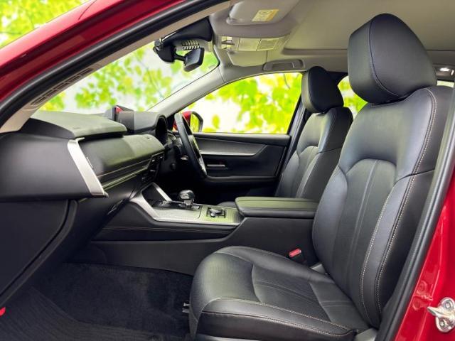 WECARSでは各商談席に大型モニターをご用意しております！見やすい大画面でゆったりと全国の在庫をご覧いただけます！是非ご来店お待ちしております！