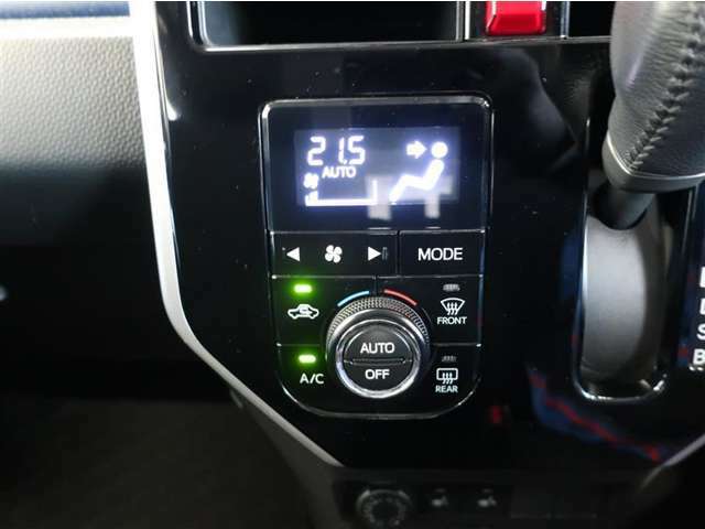 オートエアコンなのでスイッチひとつで車内を設定温度に調節してくれます☆