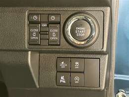 両側パワースライドドア付きだから、狭い駐車スペースなどでの 乗り降りラクラク！小さなお子さまのいるご家庭には嬉しい装備。