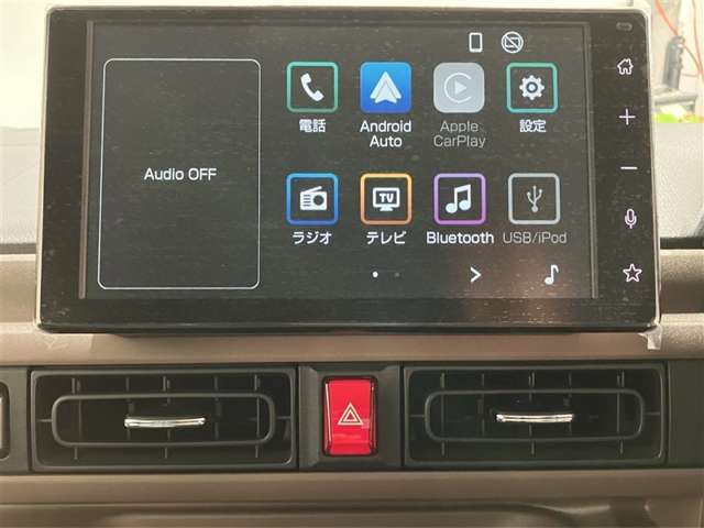 ディスプレイオーディオを装備。スマホとクルマをつなぐことで、これまでのナビに加えて、いろんなサービスが楽しめます。
