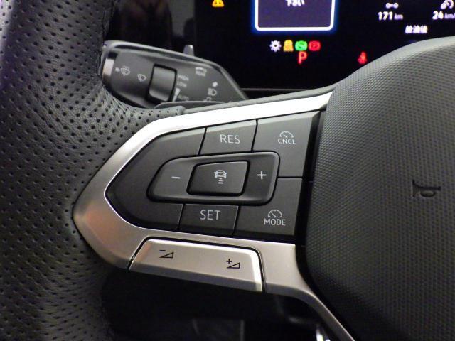 Travel Assist。設定した速度を上限に自動で加減速し、一定の車間距離,およ走行レーンを保つことでロングドライブの疲労を軽減します。
