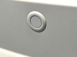 【コーナーセンサー】バンパーに付いたセンサーが障害物を検知！一定の距離に近づくとアラートで教えてくれます♪狭い駐車スペースや車庫入れ時も安心ですね☆