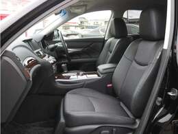 ハーフレザーシート装備☆内装ももちろんクリーンナップ済みですので気持ちよくお使いいただければと思います！