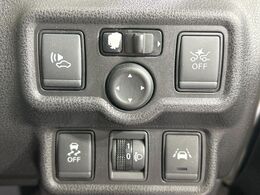 【エマージェンシーブレーキ】走行中に前方の車両等を認識し、衝突しそうな時は警報とブレーキで衝突回避と被害軽減をアシスト。より安全にドライブをお楽しみいただけます。