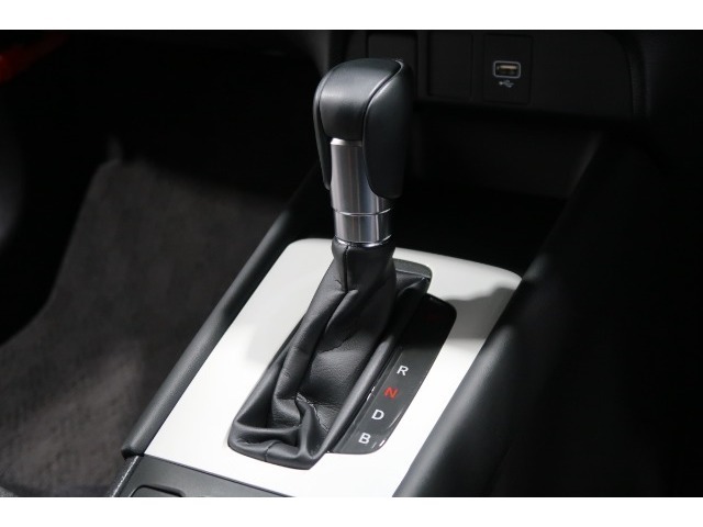 扱いやすい位置に配置されたフロアオートマチックです☆CVTを採用で滑らかでスムーズな走りが楽しめますよ♪