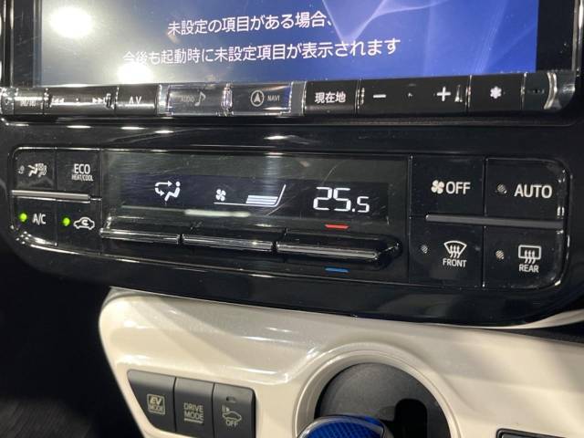 【オートエアコン】一度お好みの温度に設定すれば、車内の温度を検知し風量や温度を自動で調整。暑い…寒い…と何度もスイッチ操作をする必要はありません。快適な車内空間には必須の機能ですね♪