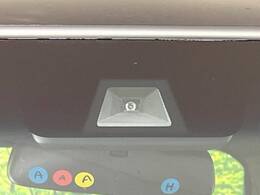 【ホンダセンシング】走行中に前方の車両等を認識し、衝突しそうな時は警報とブレーキで衝突回避と被害軽減をアシスト。より安全にドライブをお楽しみいただけます。