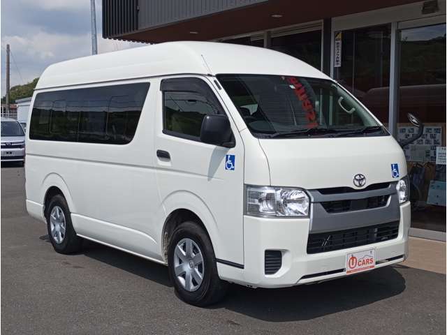 「家族のためにどんな福祉車両を選んだらいいだろう」、「福祉車両を初めて使うけど、使い方聞けるのかな」福祉車両を探す方の不安を取り除き、そばで助言させていただくのが当店の営業方針です。