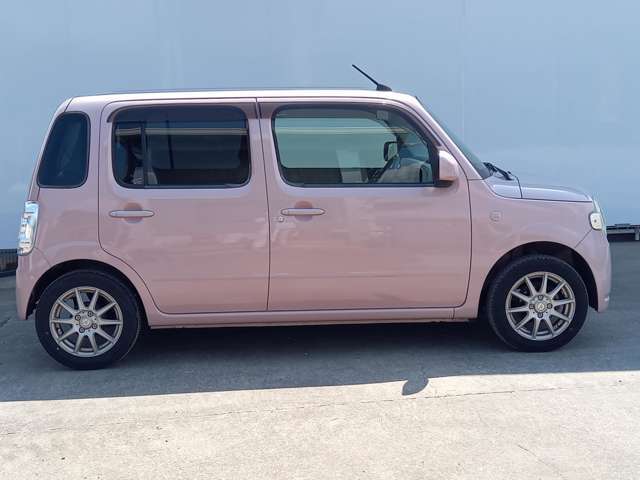 遠方の方（軽自動車）（東海3県以外）はご自分で店舗まで車を取りに来ていただける場合はかかりませんので車両総額プラス1万円（車はナンバー付）になります。下取り車も可能です