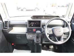 前席全体　目線も高く広い視界で安心して運転することができますね！