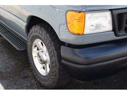 【アフターサービス3】 国内に無い部品などはアメリカ直輸入で1週間から10日間で準備できます。大径ホイールにも対応したタイヤチェンジャー完備。納車整備、車検、修理もしっかりと対応します。