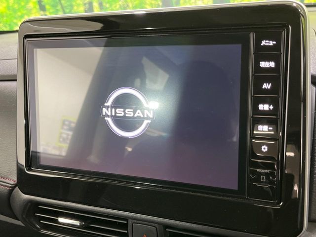 【純正ナビ】人気の純正ナビを装備。オーディオ機能も充実しており、Bluetooth接続すればお持ちのスマホやMP3プレイヤーの音楽を再生可能！毎日の運転がさらに楽しくなります！！