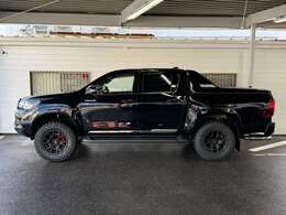 ☆リフトアップ、ホイールタイヤの交換、ヘッドランプバルブのLED化などカスタム、オプションパーツの取り付けも承ります♪