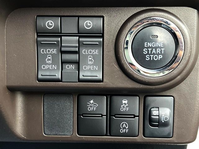 【両側パワースライドドア】スマートキーや運転席のスイッチで後席両側スライドドアの開閉が可能♪電動だから力を入れてドアを開ける必要が無く、小さなお子様でも簡単に開け閉めでき快適です♪