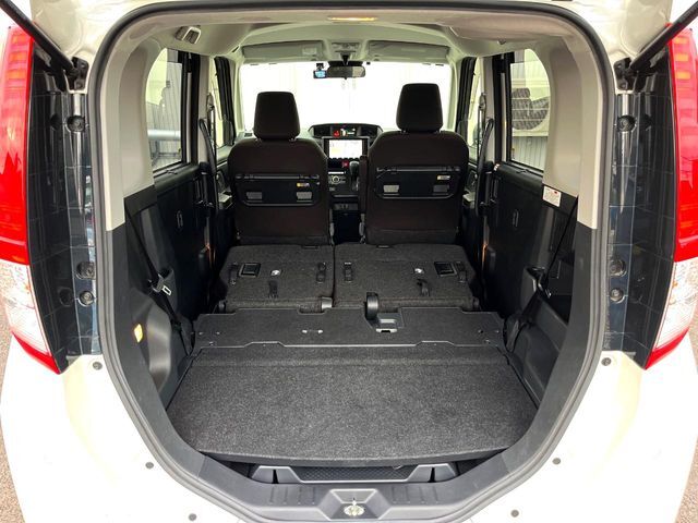普段のお買い物や通勤、送迎等に十分な荷室スペースを確保しております。セカンドシートを倒すと、大きな荷物の積載も可能です♪