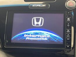 【純正ナビ】人気の純正ナビを装備しております。ナビの使いやすさはもちろん、オーディオ機能も充実！キャンプや旅行はもちろん、通勤や買い物など普段のドライブも楽しくなるはず♪