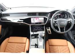 Audiのインテリアはエクステリア同様、優れたデザイン性とクオリティ、そして機能性を兼ね備えております。